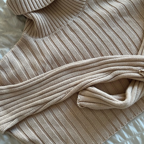 Turtle Neck Cropped Sweater - Picture 5 of 5